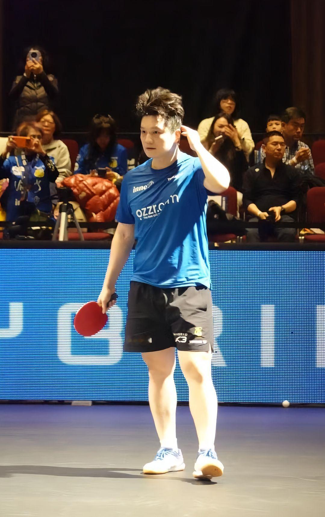 好不容易麦到五月看樊振东比赛距离很近的🎫结果今天突然收到 季🎫不能用能不能抢