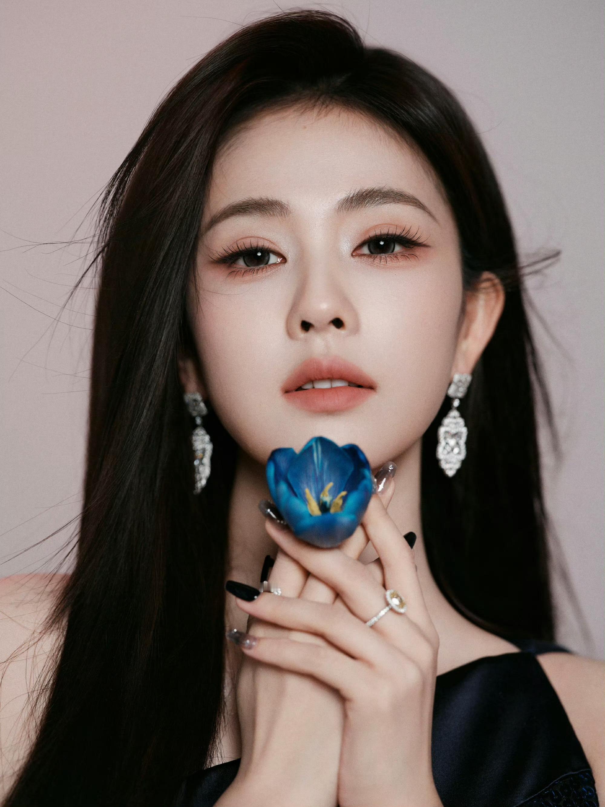 白鹿打方向盘 老公姐无论白鹿掉不掉代言，戴尔比斯也比银饰强一百倍！