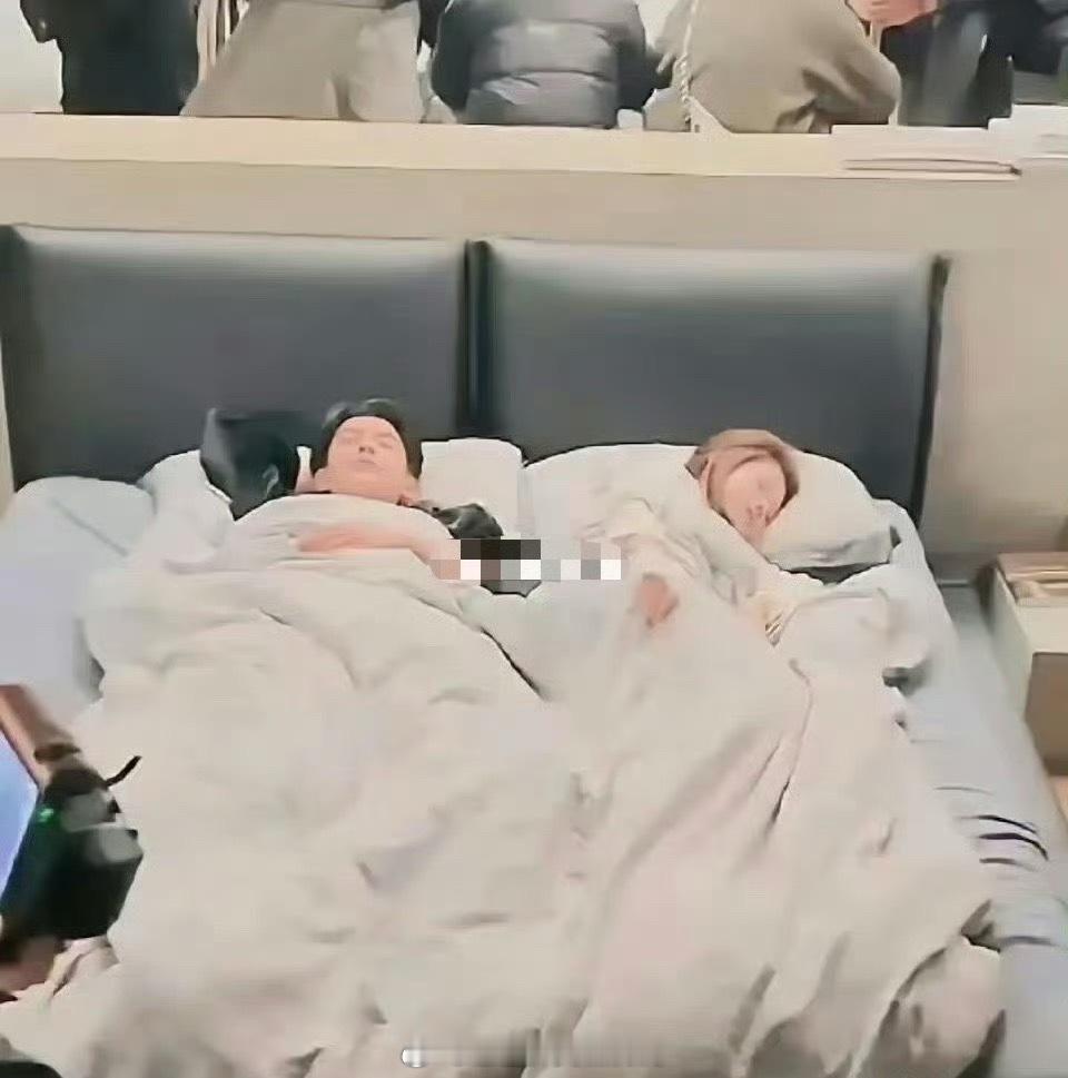 演员这样真的不会有生理反应吗？哪怕被人围观 