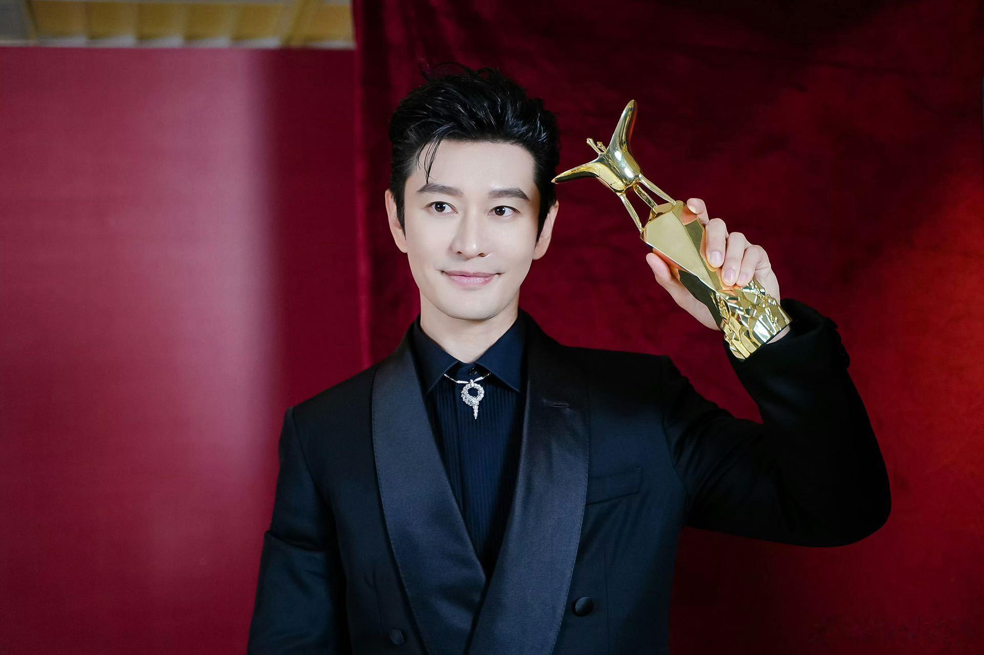  谁能想到粉黄晓明会如此快乐！他的作品部部精彩，演技细腻入微，奖项拿到手软。从古