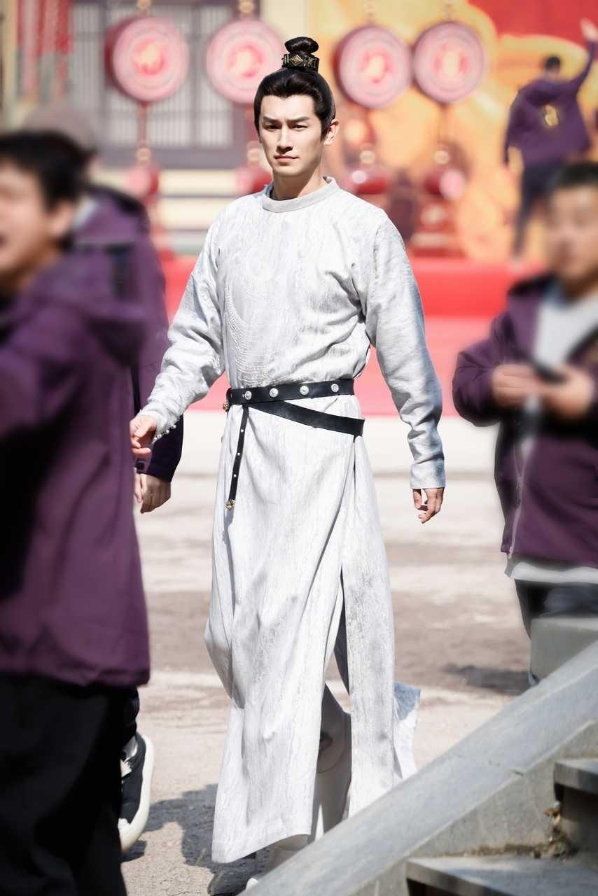  每每想到在某个城市一隅有一个你，就觉得整个世界都变得明媚了起来，谢谢你，成为我