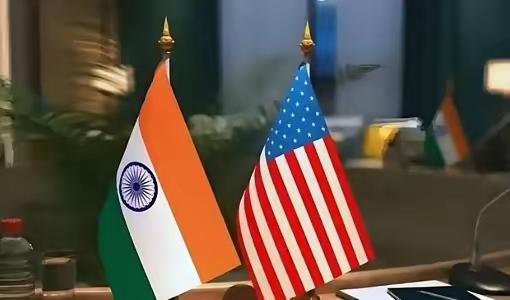 真实力与虚实力的两国对比
大美丽，天上有B - 2轰炸机翱翔，地下有11艘航母坐