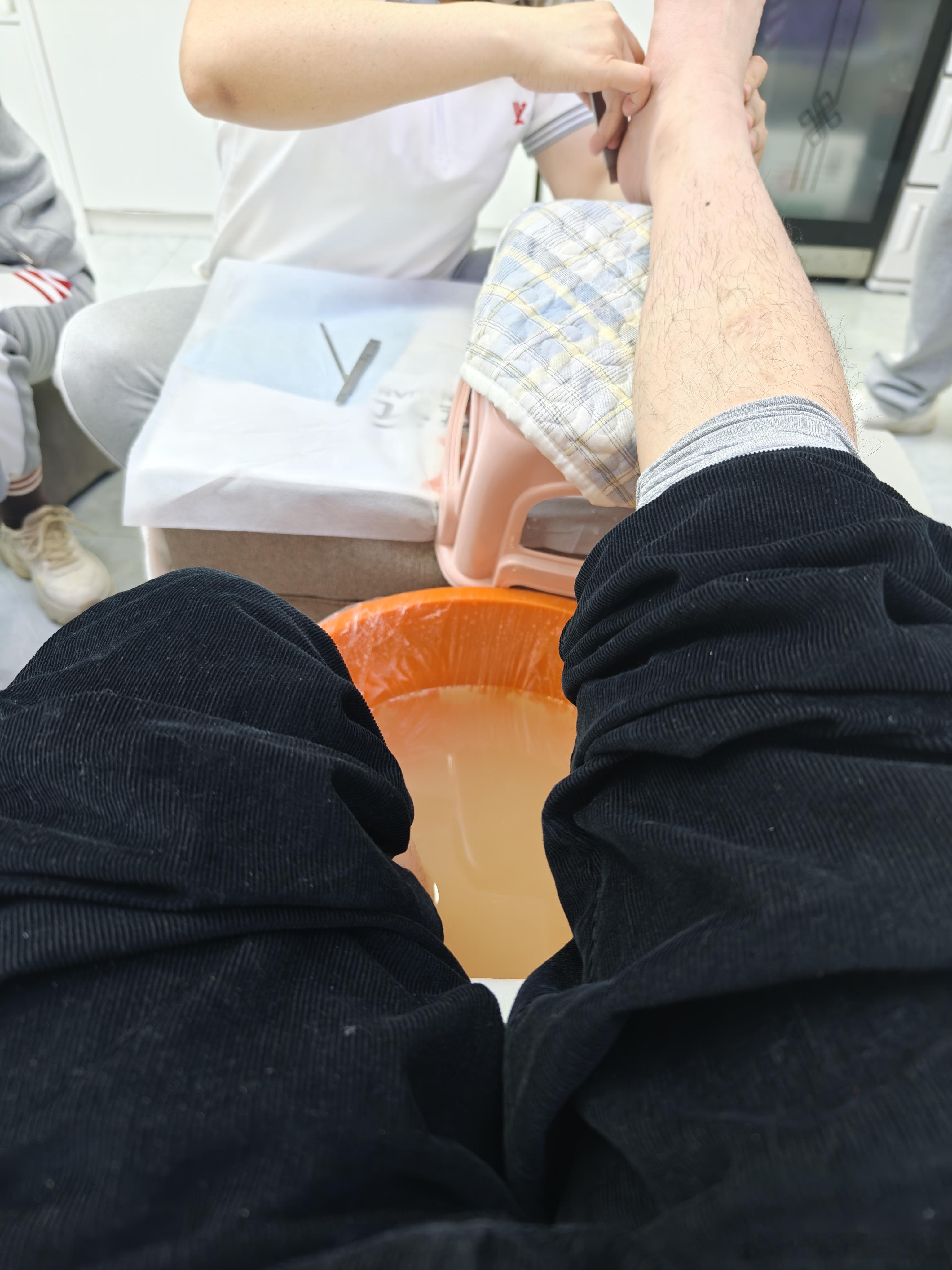 睡前闲聊，一人说一个以前瞧不上，现在越来越觉得觉得真香的爱好吧：我先来，修脚。P