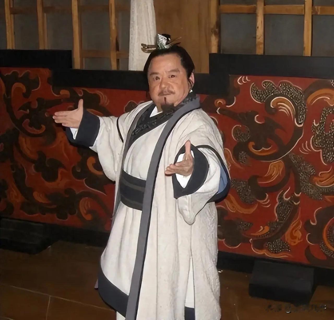 他演过武大郎，身高仅1米28，却娶过4个高挑漂亮的老婆。陈三木1960年出生在山