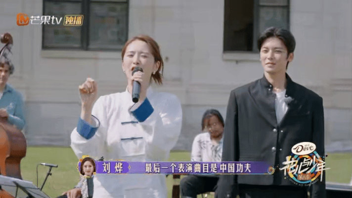 #起猛了看到刘烨教法国人练八段锦#哈哈哈，笑不活了！刘烨教法国人练八段锦这段儿别