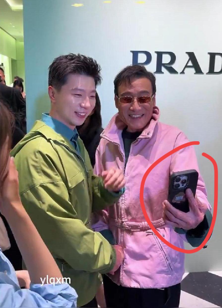 梁家辉和马龙自拍的手机是什么牌子的，像素好不好