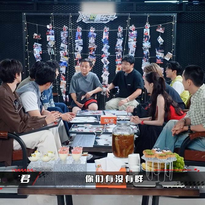 黄景瑜黄明昊韩东君塑料车友情多少有点让人意想不到了，你还真别说换做韩东君的角度我