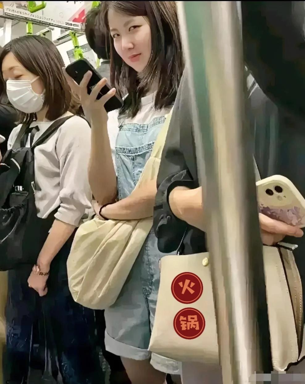 #用一句话记录今天#和妹子一次眼神交汇，我坐过了8个站，从此踏上人生巅峰！

各