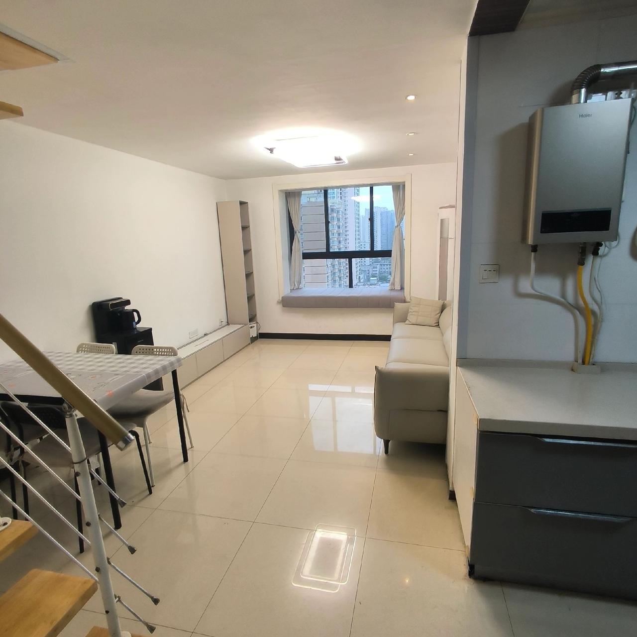 【龙首原地铁口房屋出租】房东直租，无中介费
 - 户型：2室2厅2卫1厨加超大储