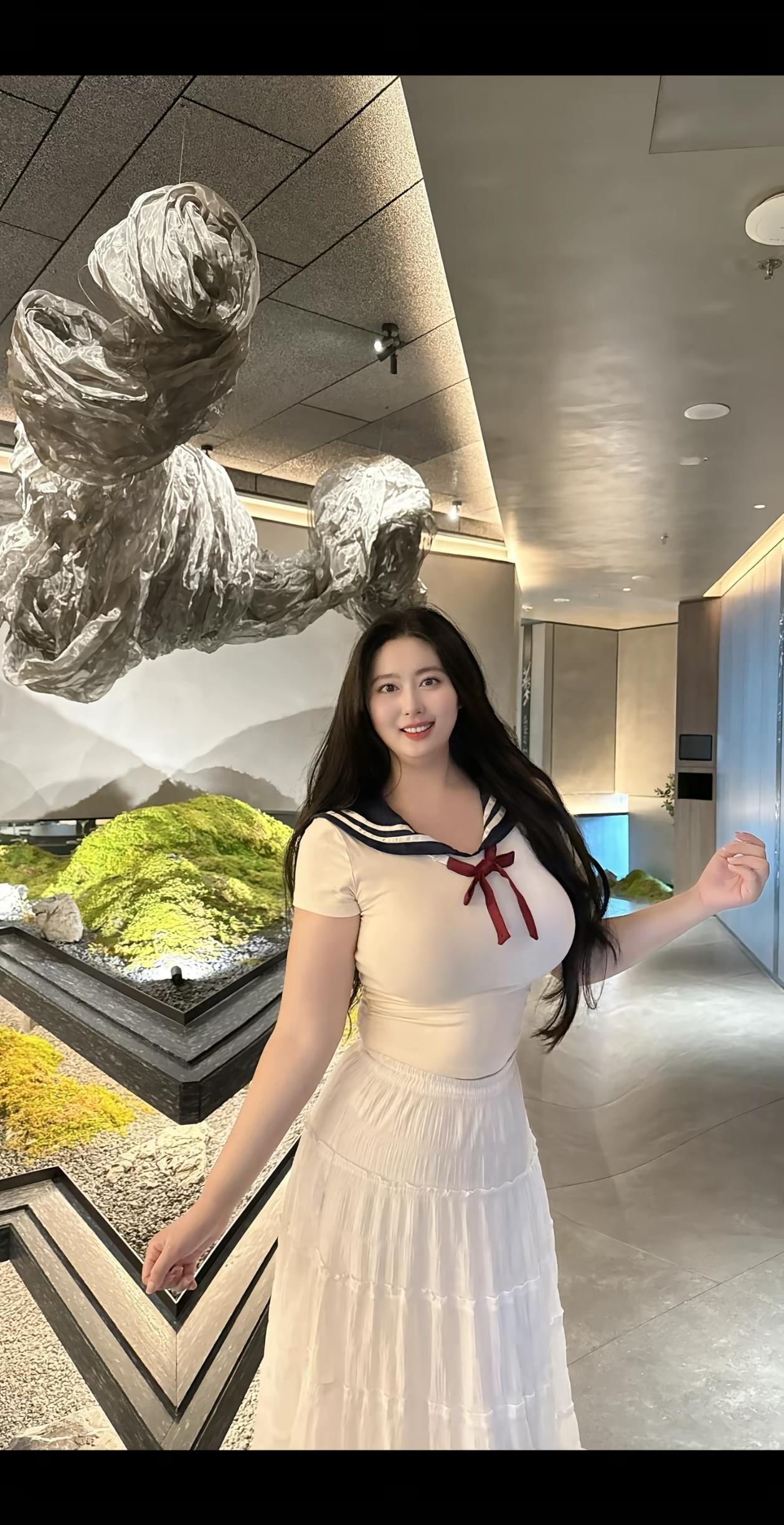 跨越多重时空的颠沛，只为与你重逢在那间旧教室、那条老街。当伍佰的歌声响起，我才懂