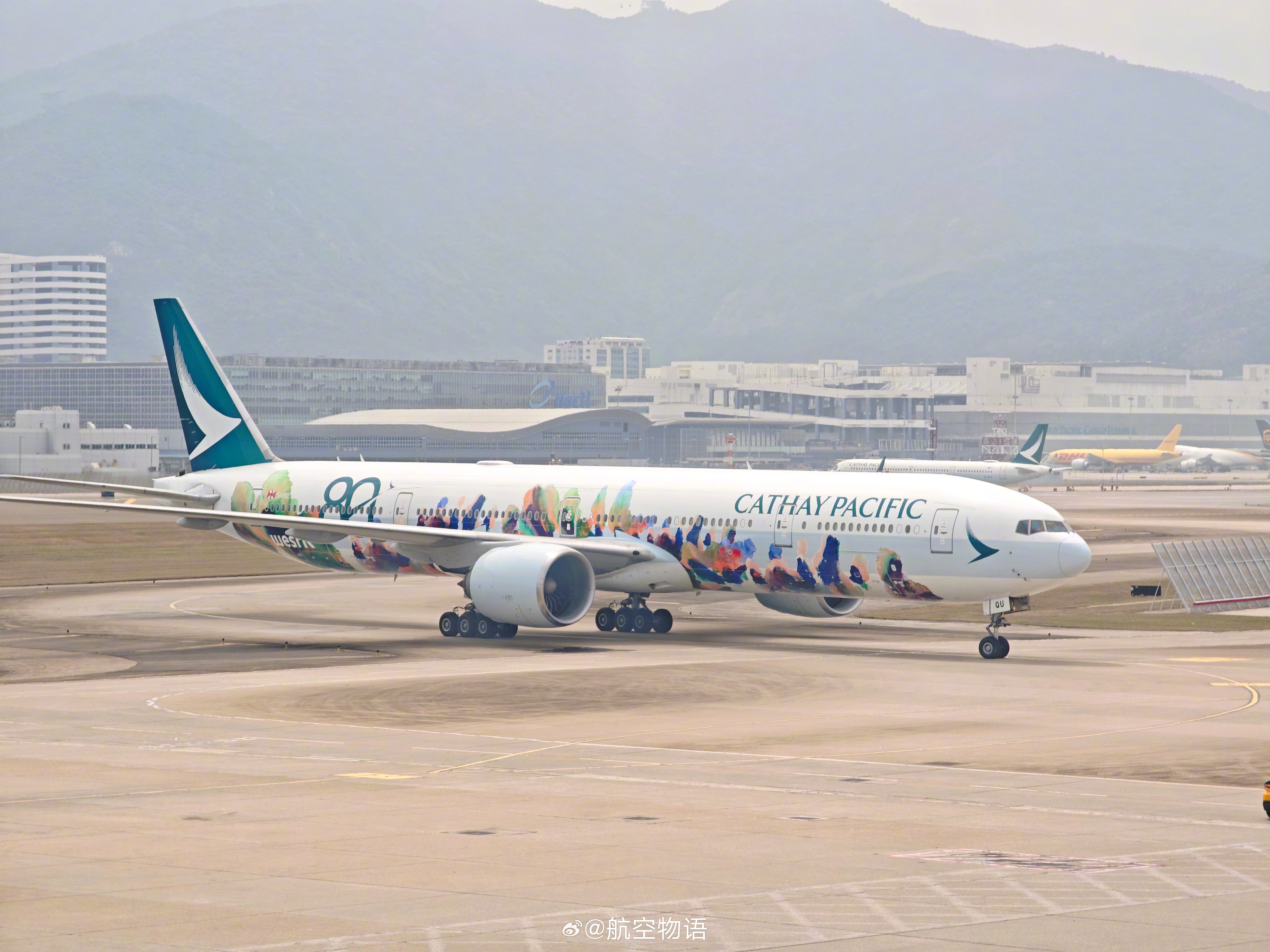 今天，国泰与西九文化区管理局推出的“香港精神号——八十周年纪念版”艺术涂装客机在