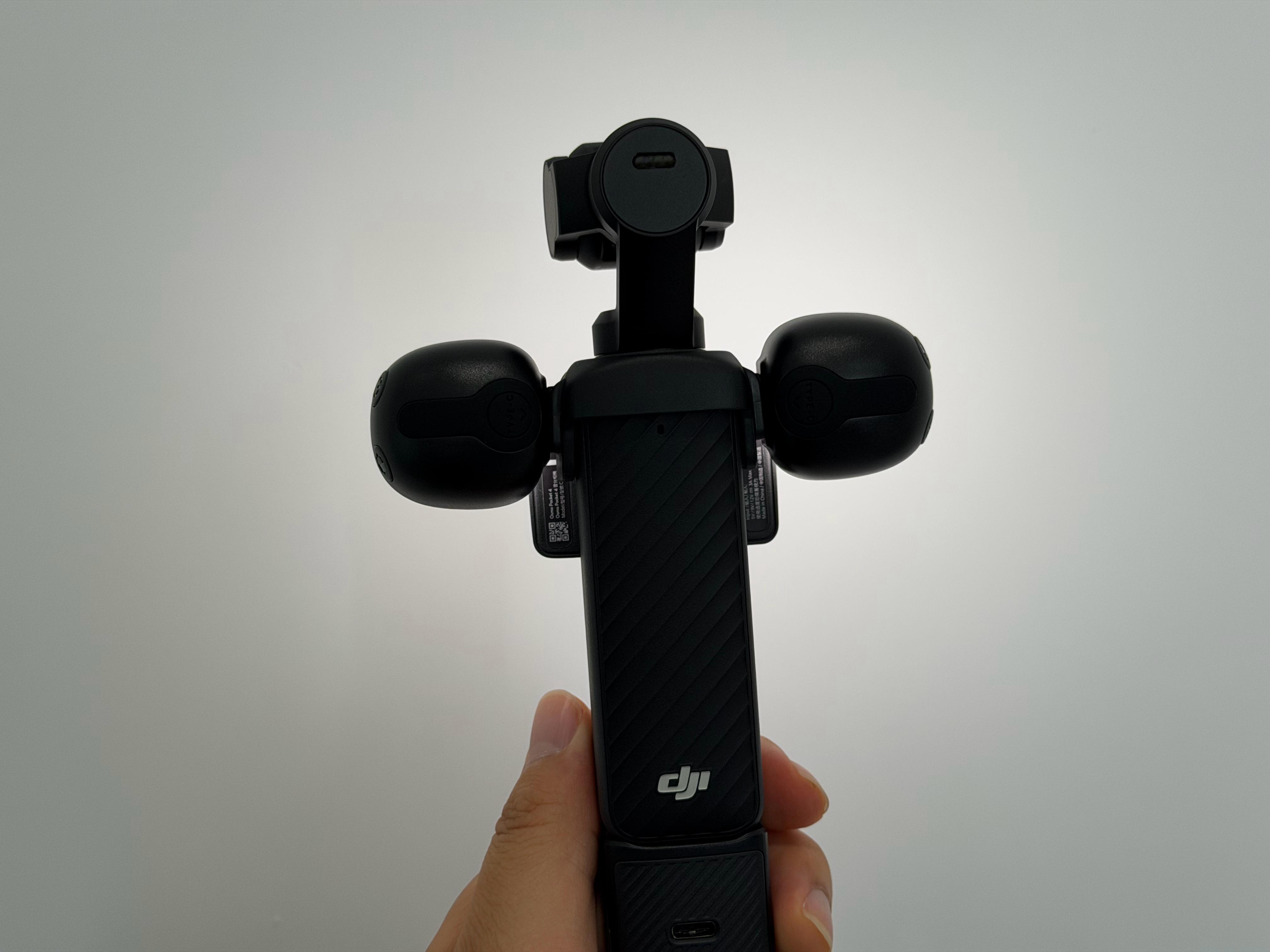 泰迅是有点东西的整了一套他家的Pocket4配件，补光灯 滤镜 脚架 收纳包一整