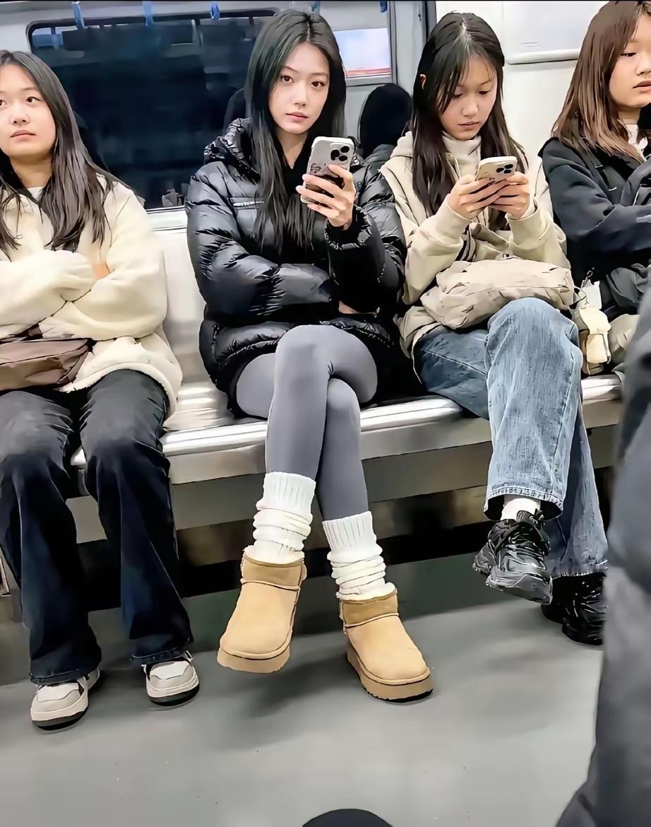 为什么地铁上的女孩子都喜欢用苹果手机