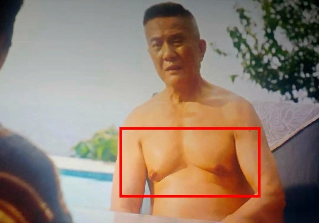 把一个70岁的老演员脱光了扔到大银幕上，还是我们熟悉的那个“育良书记”。
然后，