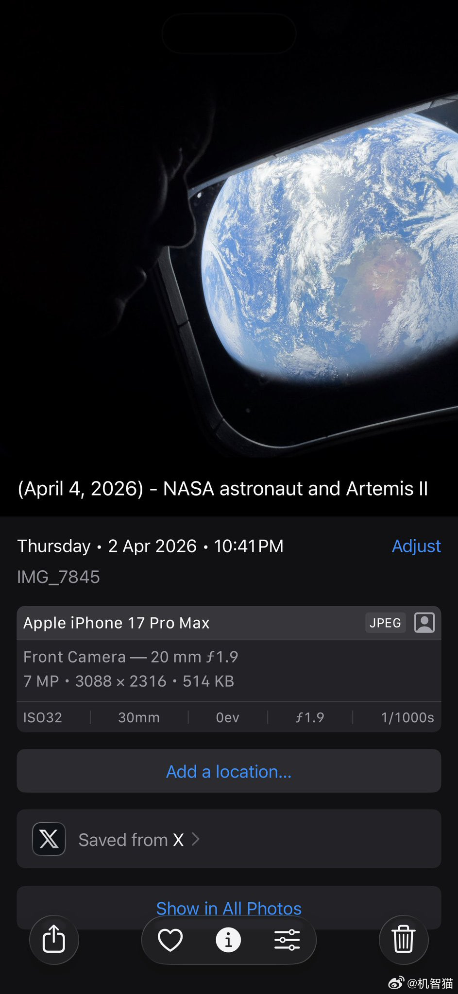 NASA今天又发布了两张阿尔忒弥斯2号上的宇航员拍摄的地球照片有趣的是，这两张照