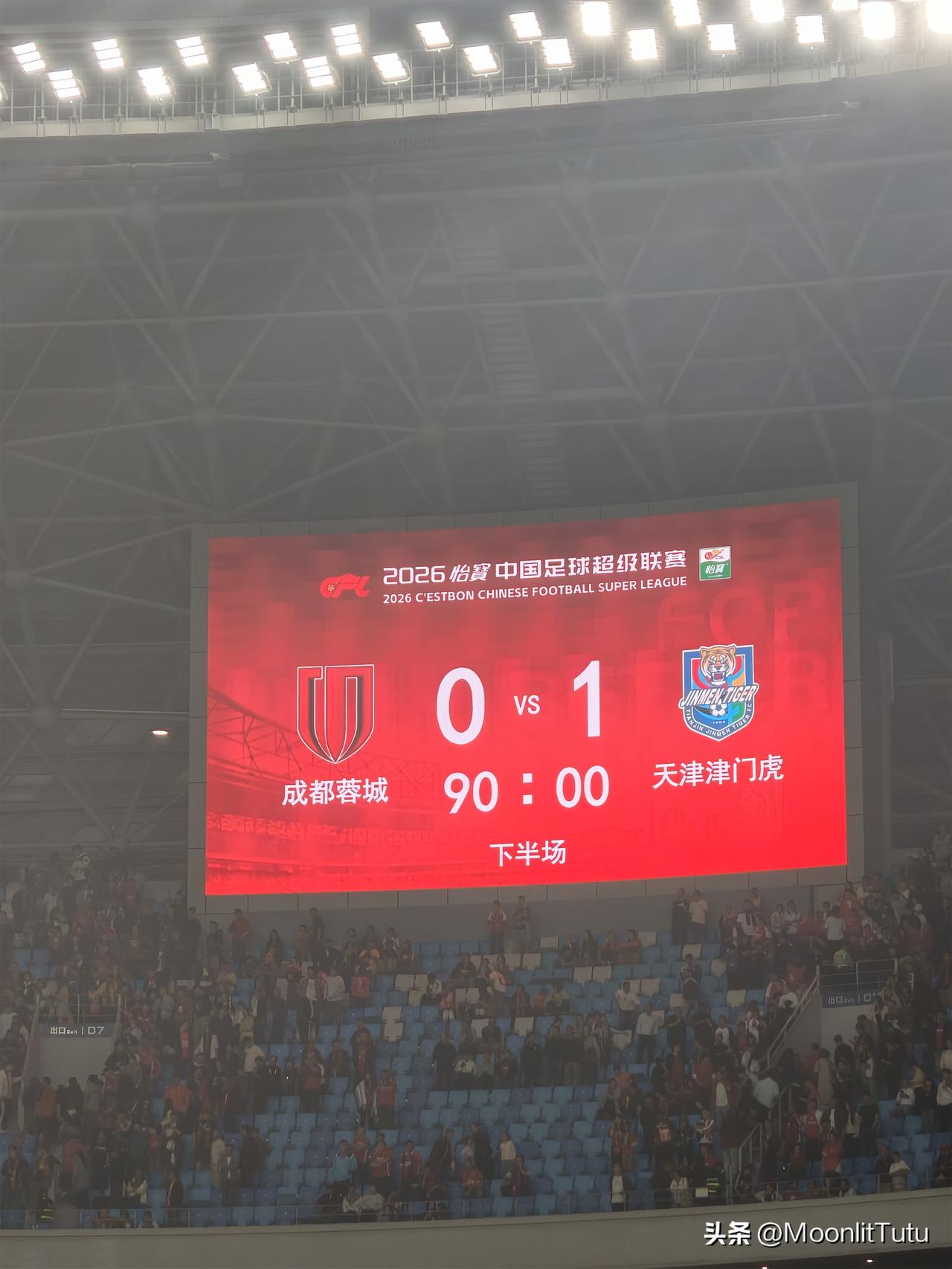 0比1没夺冠，还被人喊"水冠军"！蓉城这冠军，到底还能不能硬气地拿？
 
昨晚凤