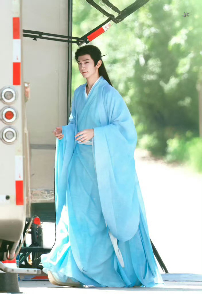 陈哲远《浮生》敖炽蓝衣路透，小龙男太帅了吧！ 