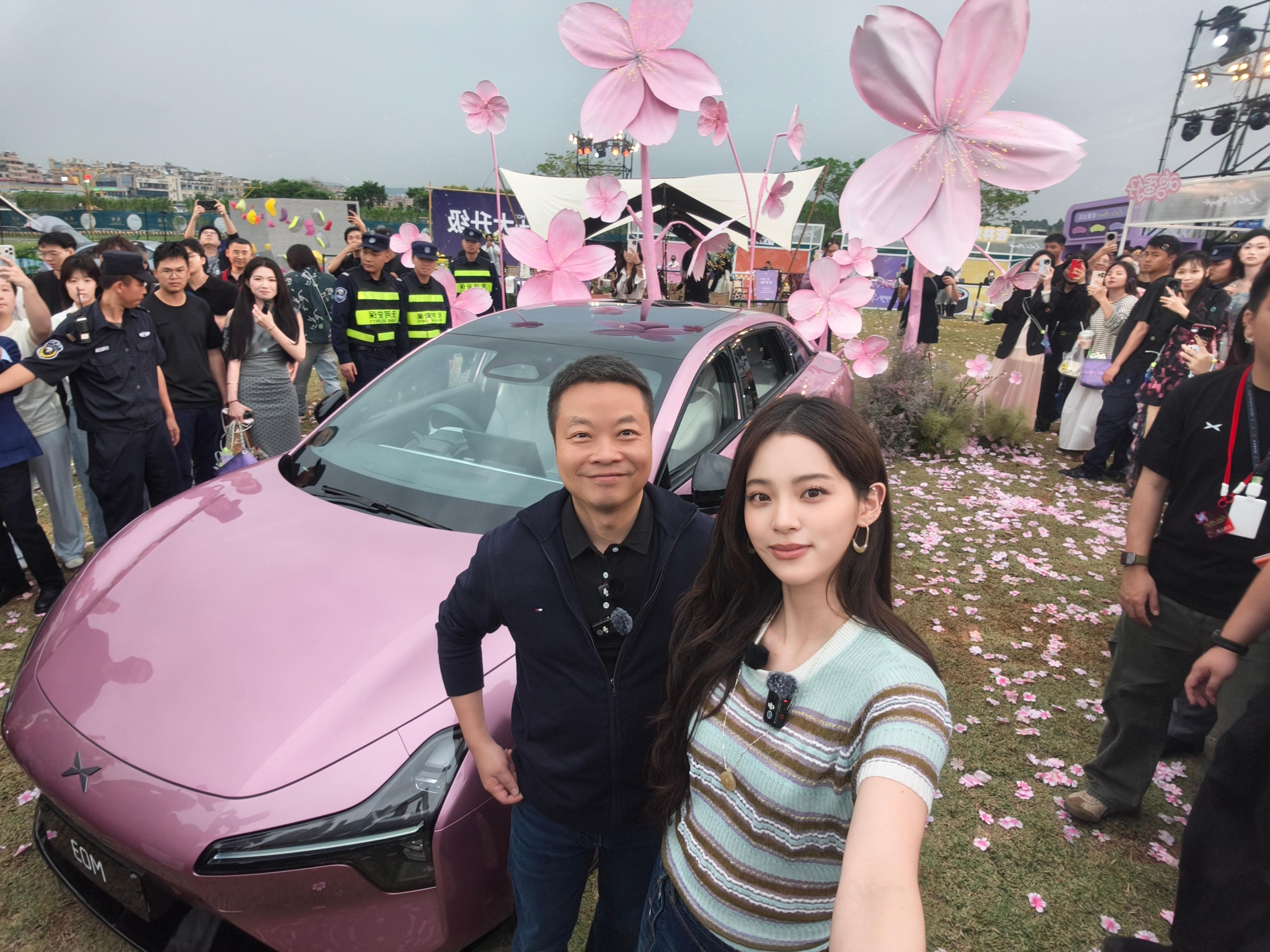 《何小鹏和他的美女员工欧阳娜娜》何小鹏真是人生赢家啊，出身小镇青年，从科技公司普