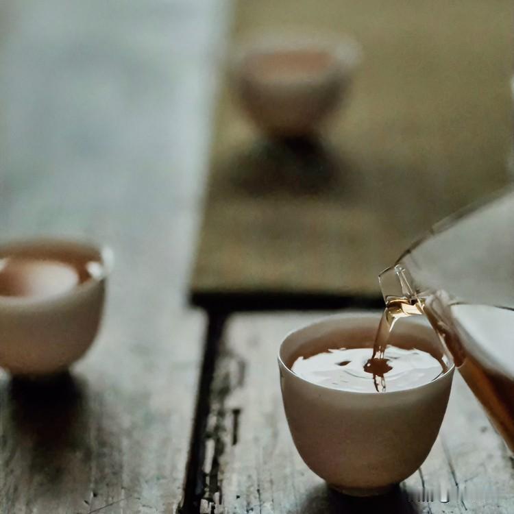 普洱茶是不是年头越久越好喝啊?

总想把日子过成满满一盏，后来才懂，半杯便是好光