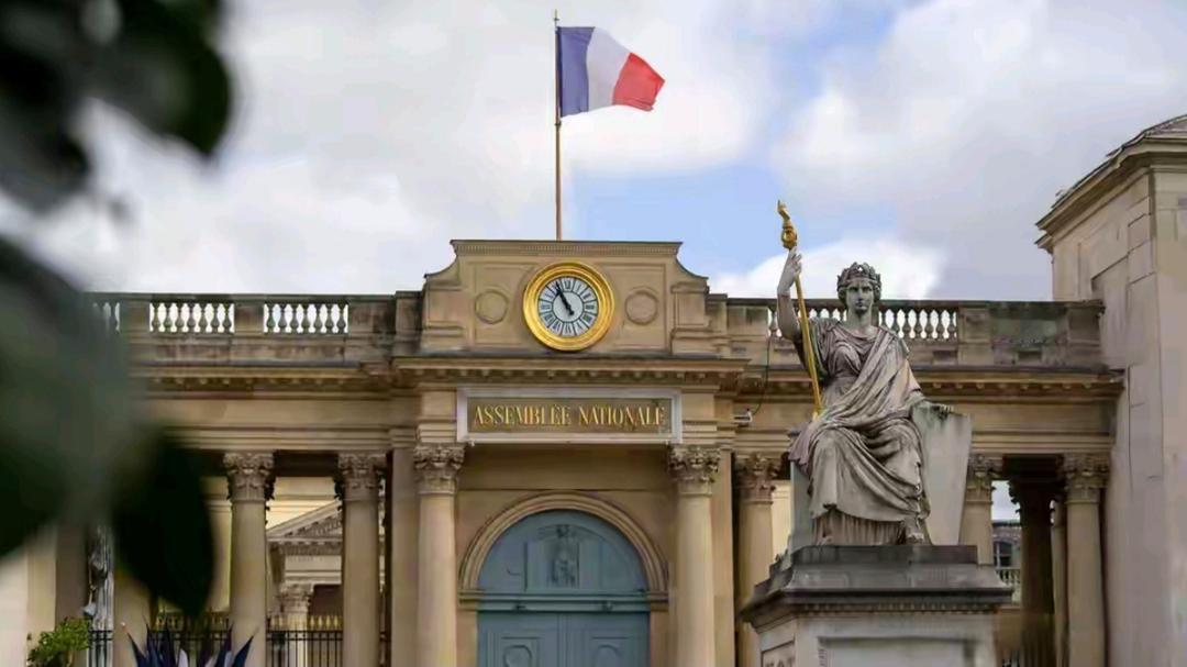 马克龙这次玩大了！竟然想拉拢29国逼中国签“新广场协议”，这招够狠，摆明了是想让