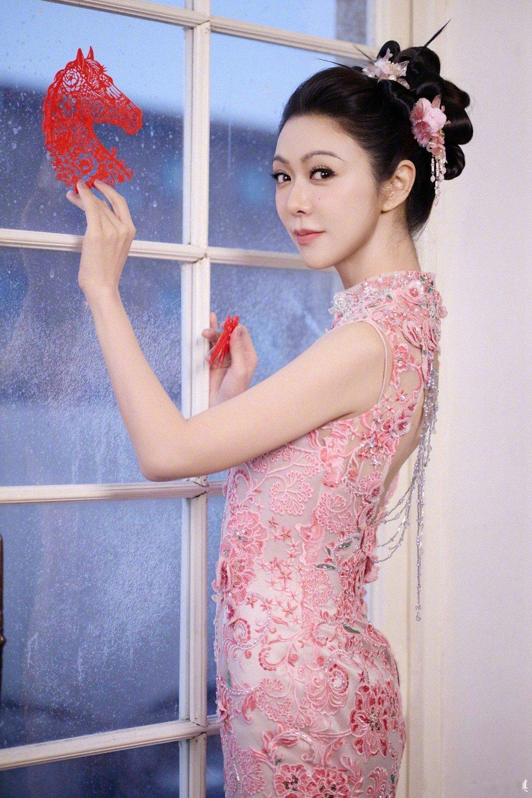 薛凯琪立春好明媚被薛凯琪的《立春》狠狠治愈了！一开口就是盎然春意！好明媚的姐姐，