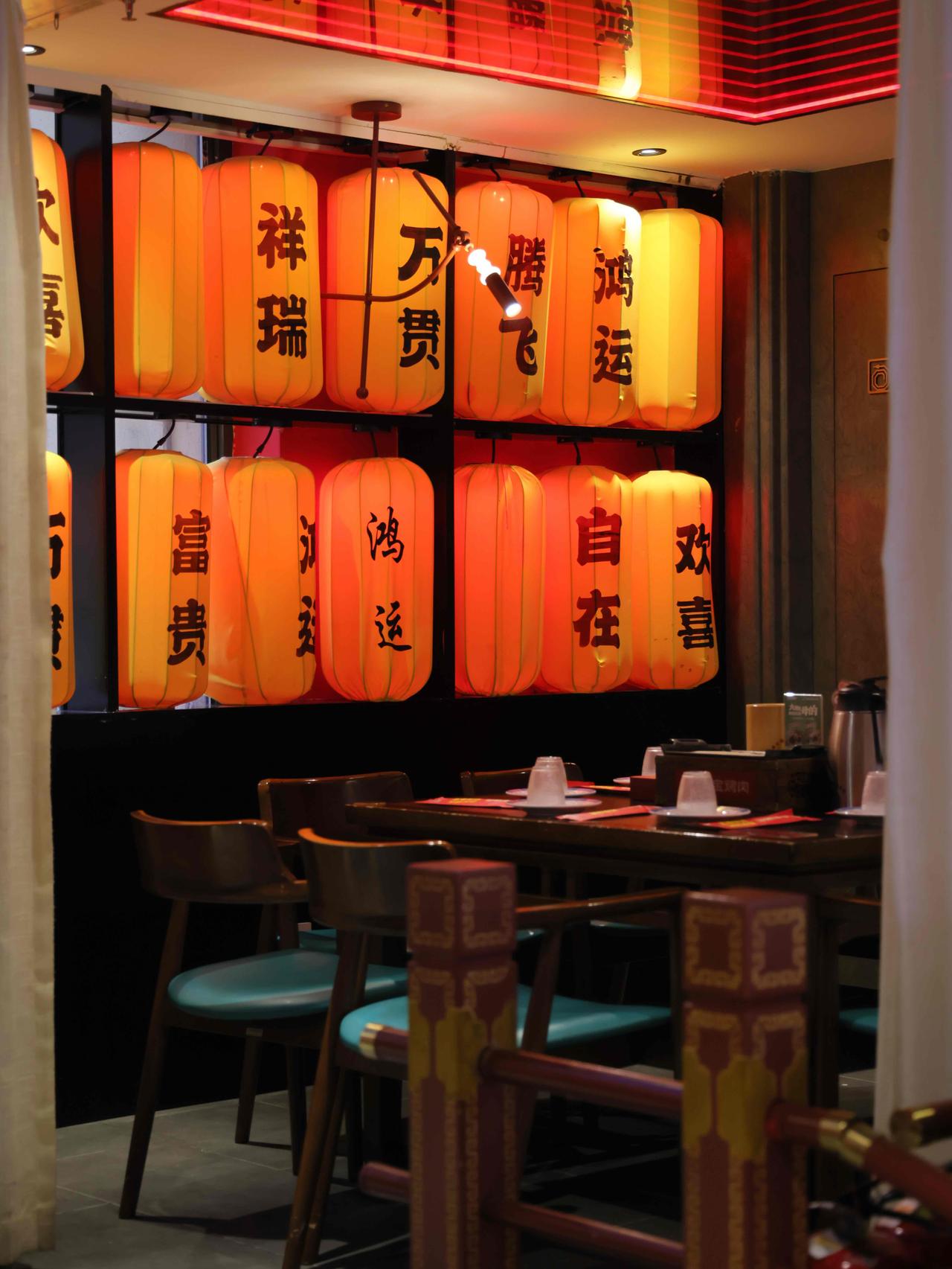 西安人最爱的十七年烧烤品牌✨叁宝烤肉✨2025秋季品牌发布会在永宁门城墙地标店盛