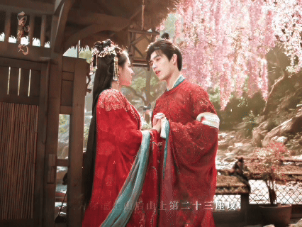 陈飞宇白日提灯坟围感告白段胥告白也太特别了！贺思慕说前22个爱人都埋在这里，他直