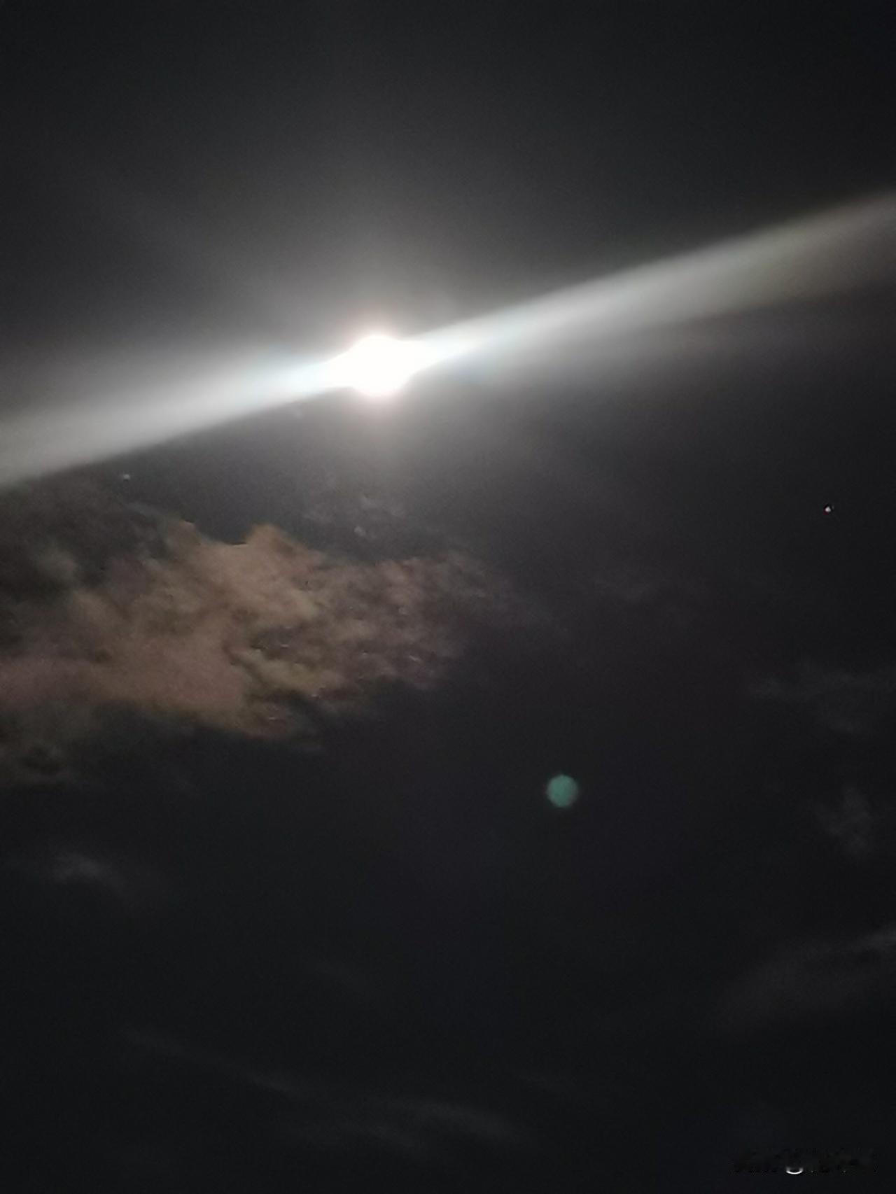 八月十五云遮月，正月十五雪打灯。这句谚语到底准不准？
   华北地区，有一句谚语