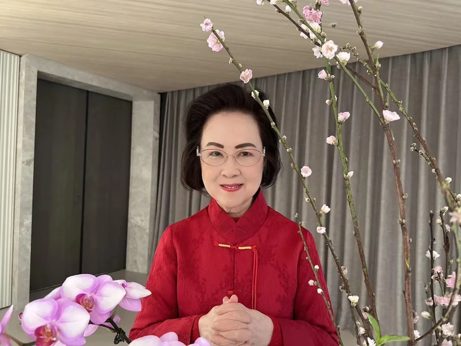 天啊！！！台媒报道琼瑶阿姨今天下午在家中轻生，救护人员到场已无呼吸心跳🥲 