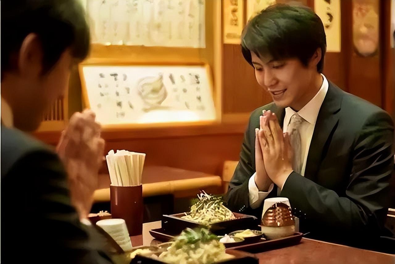 日本高中生去韩国学校体验伙食，结果一看四菜一汤还直呼丰富，虽然里面三个素菜，只有