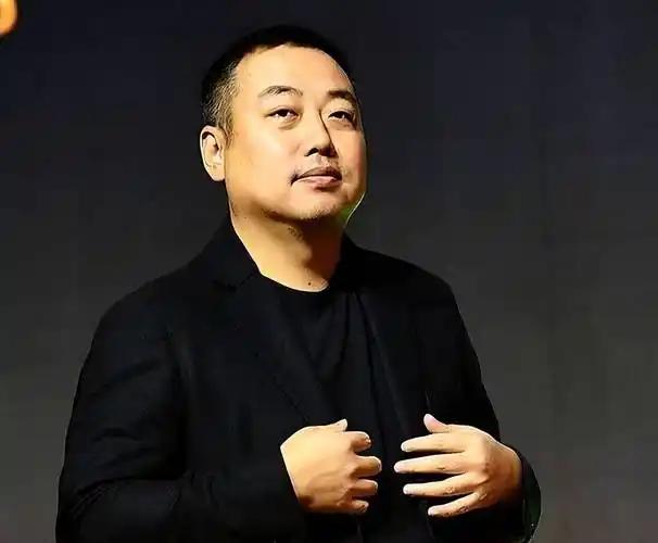 刘国梁是真走了，走得干干净净，连WTT董事会主席都辞了。可国乒现在扛旗的，一水儿