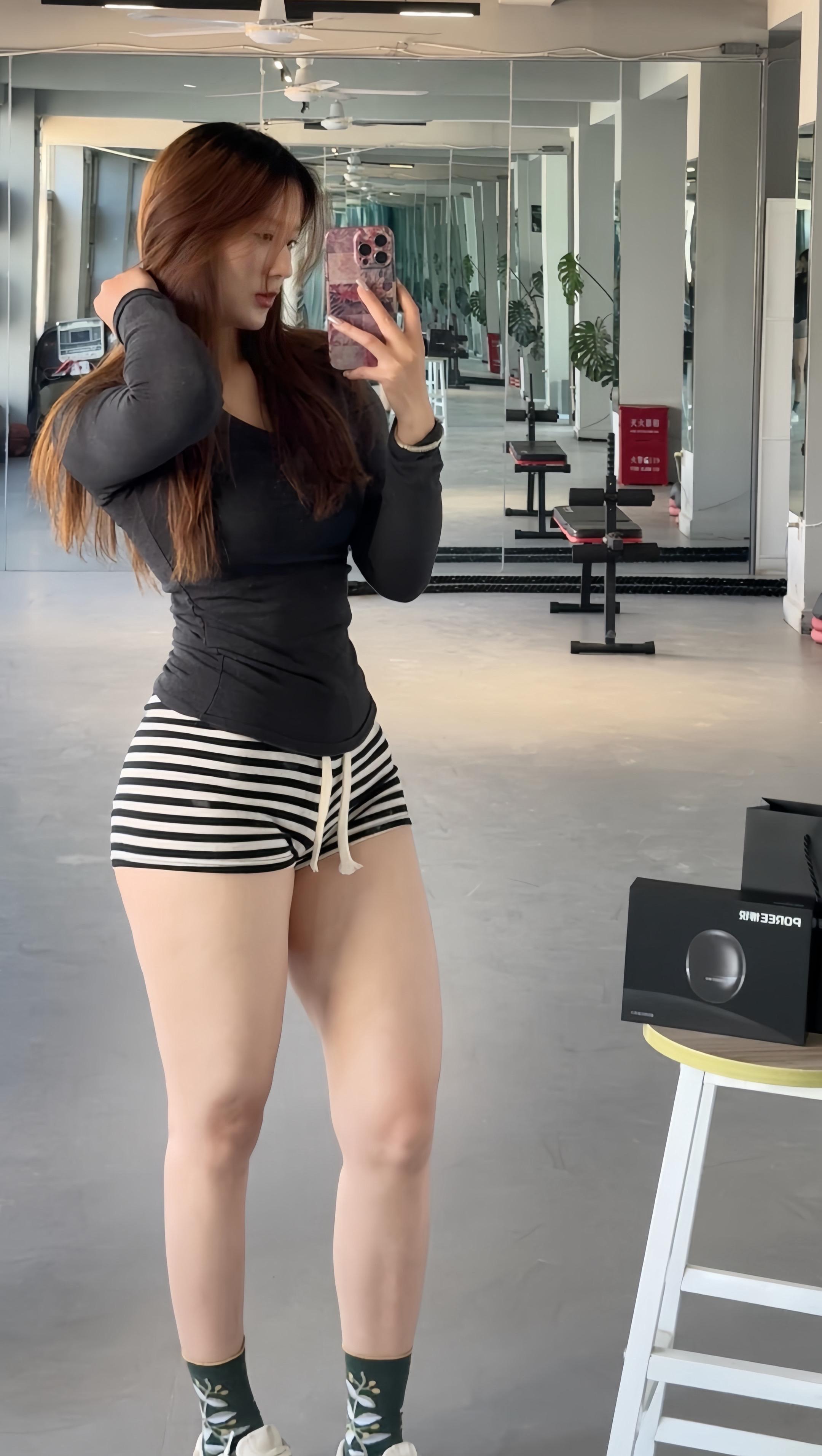 健身女孩穿搭 见人不如健身