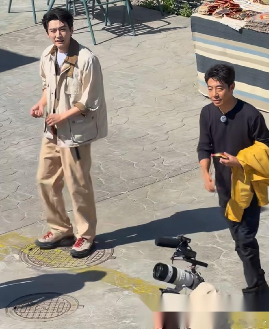 才想说好久没看到刘学义的动态了，转过来就给我推荐了刘学义与撒贝宁 所以我说我的手