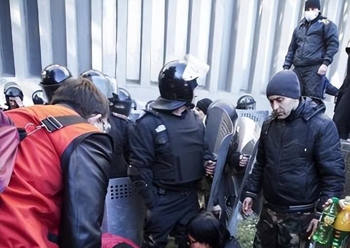 日前，印度国家调查局在米佐拉姆邦抓获 6 名乌克兰人和 1 名美国人。这帮人持合