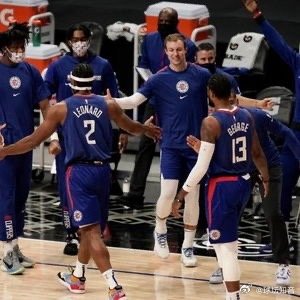 NBA常规赛：尼克斯VS快船篮球         尼克斯背靠背，先在客场对阵湖人