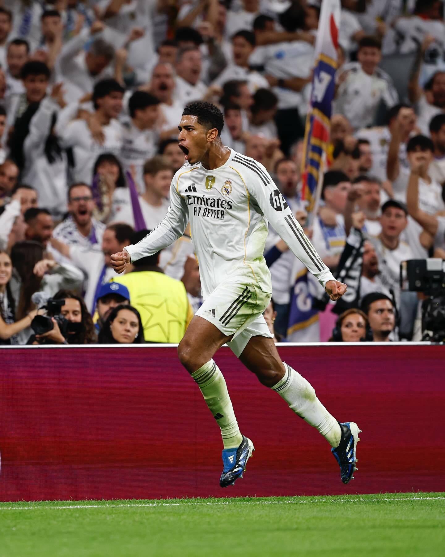 IG更新啊，我太想念这个了。🫲🏽🫱🏽阿拉马德里，仅此而已！ 🤍Oh h