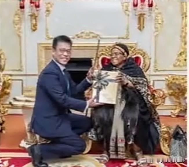 台湾民进党去斯威士兰朝贡的时候跪地给王母献礼，有没有高呼王母娘娘千岁千岁千千岁，