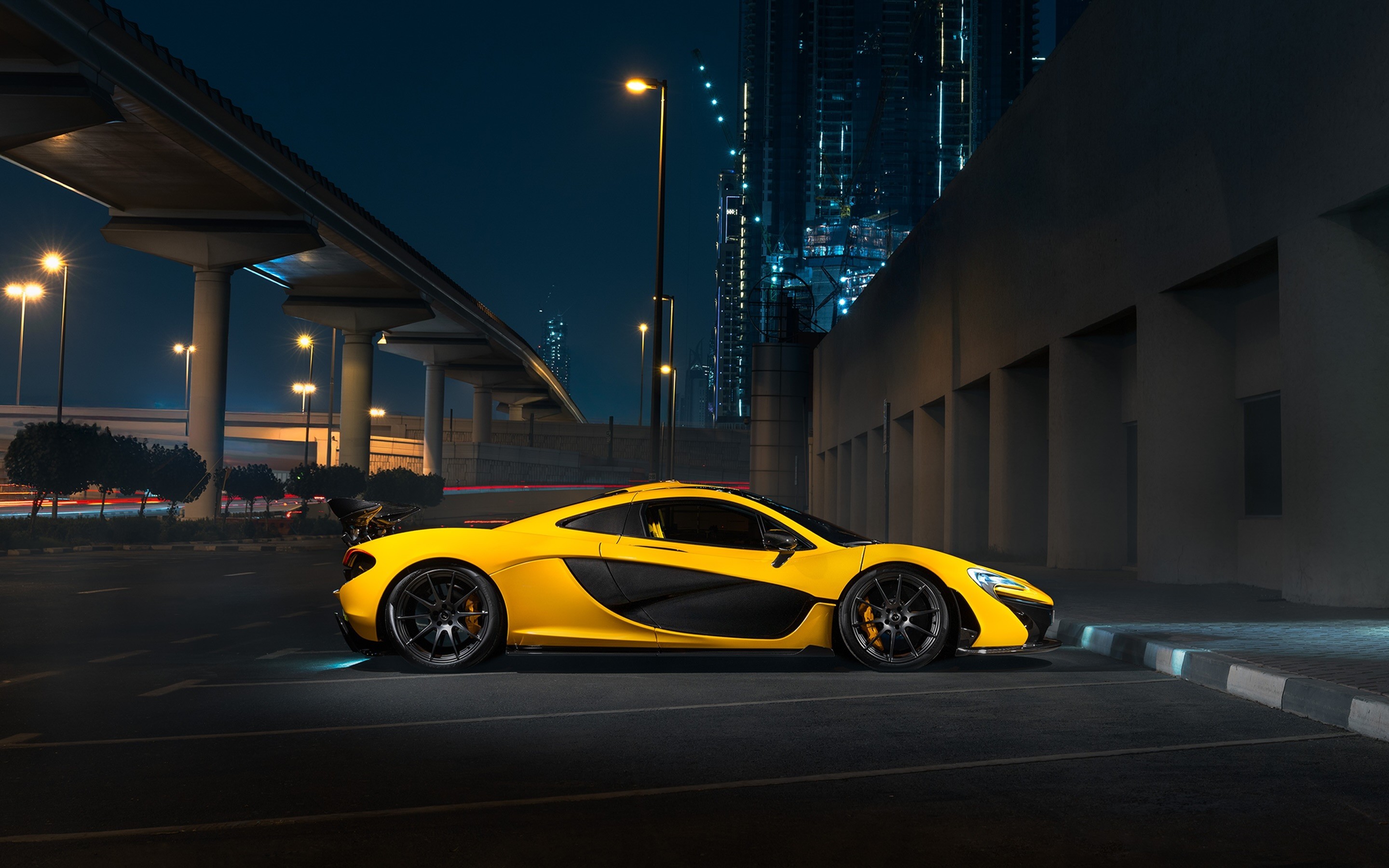 Mclaren P1迈凯伦迈凯伦p1 虽然是十多年前的车，但是真的一点都不过时，