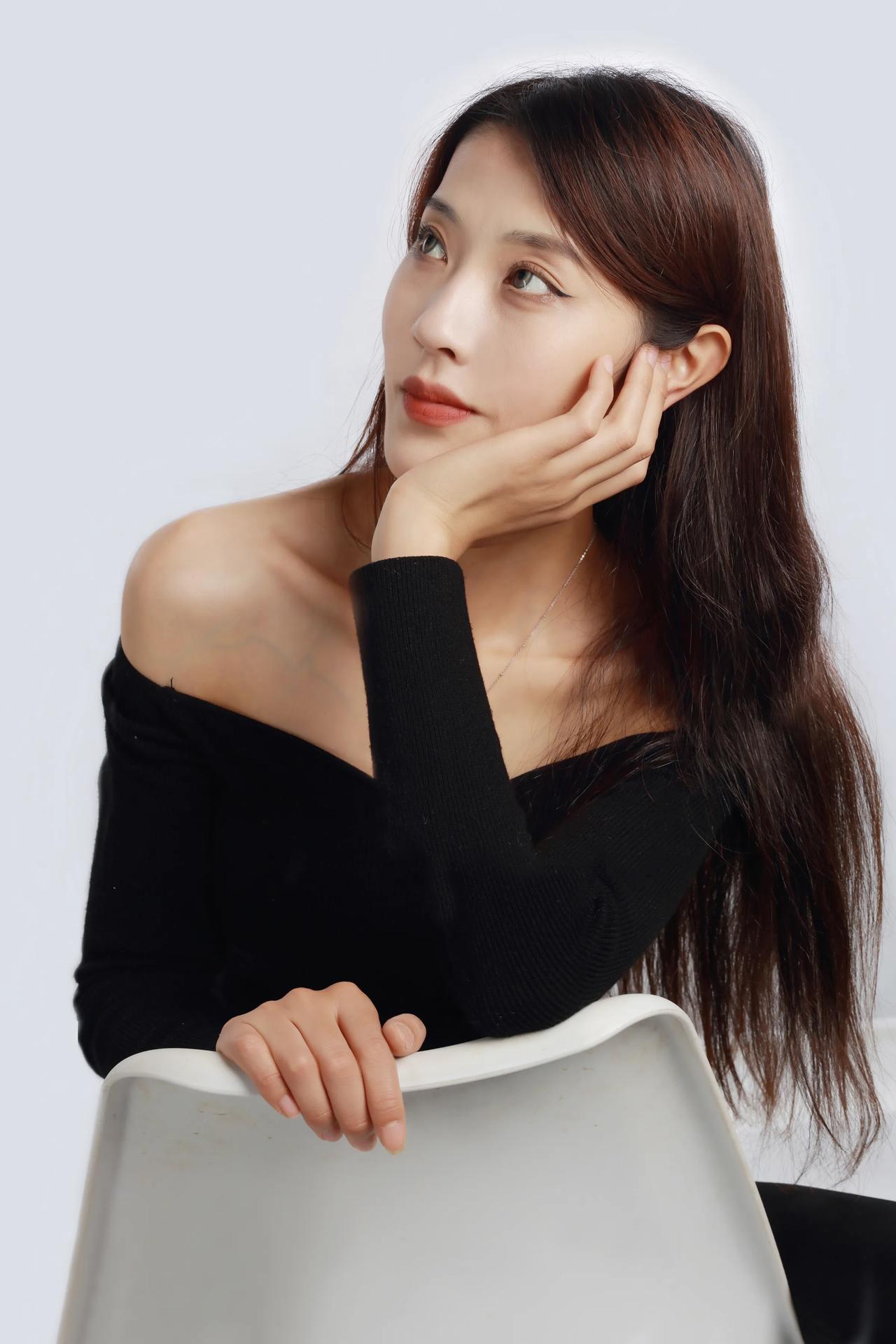 白领丽人休闲拍摄#靓妹倩影分享# 
#請欣赏靓丽美女# #美丽女性鑑赏# 
#佳