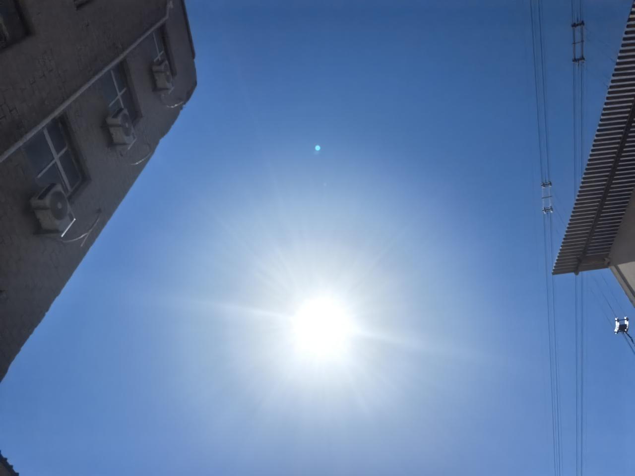 今天热的跟印度，欧洲似的！去球馆打球纳凉！球馆空调全开，温度28度。10元人民币