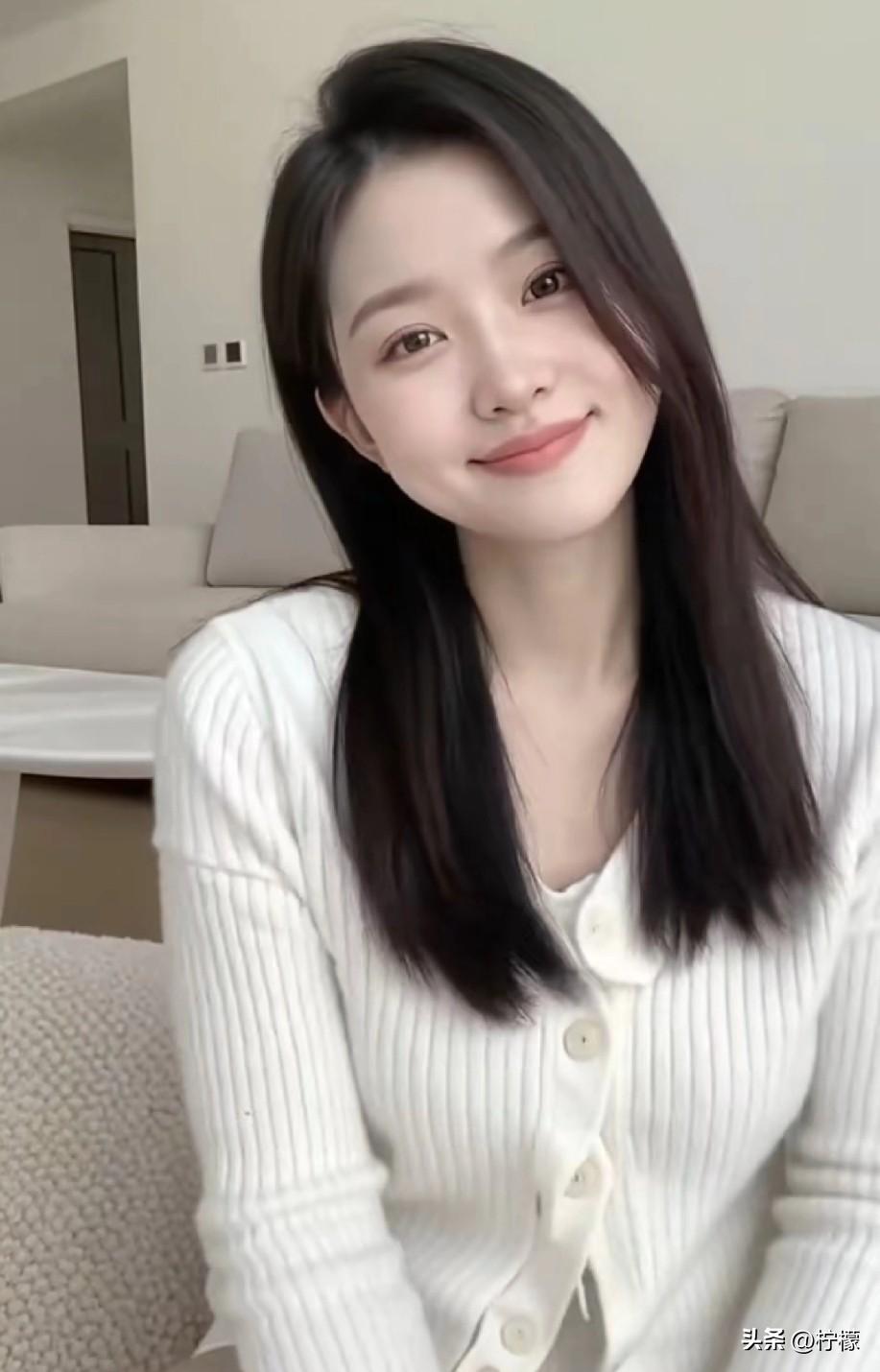 幸福其实很朴素，不是惊天动地，而是心里踏实、日子安稳。
 
它大概是：
 
- 