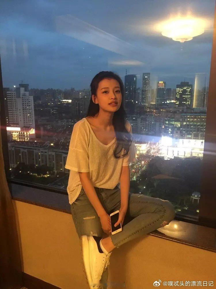 孙怡 婚姻需要勇气​.确实需要勇气，毕竟未来有太多不确定，要和一个人共度漫长岁月