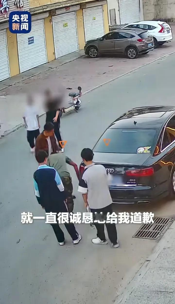 这下好了全国人民都知道了
 
哈尔滨几名中学生骑行时，一名学生骑电动车不慎刮到路