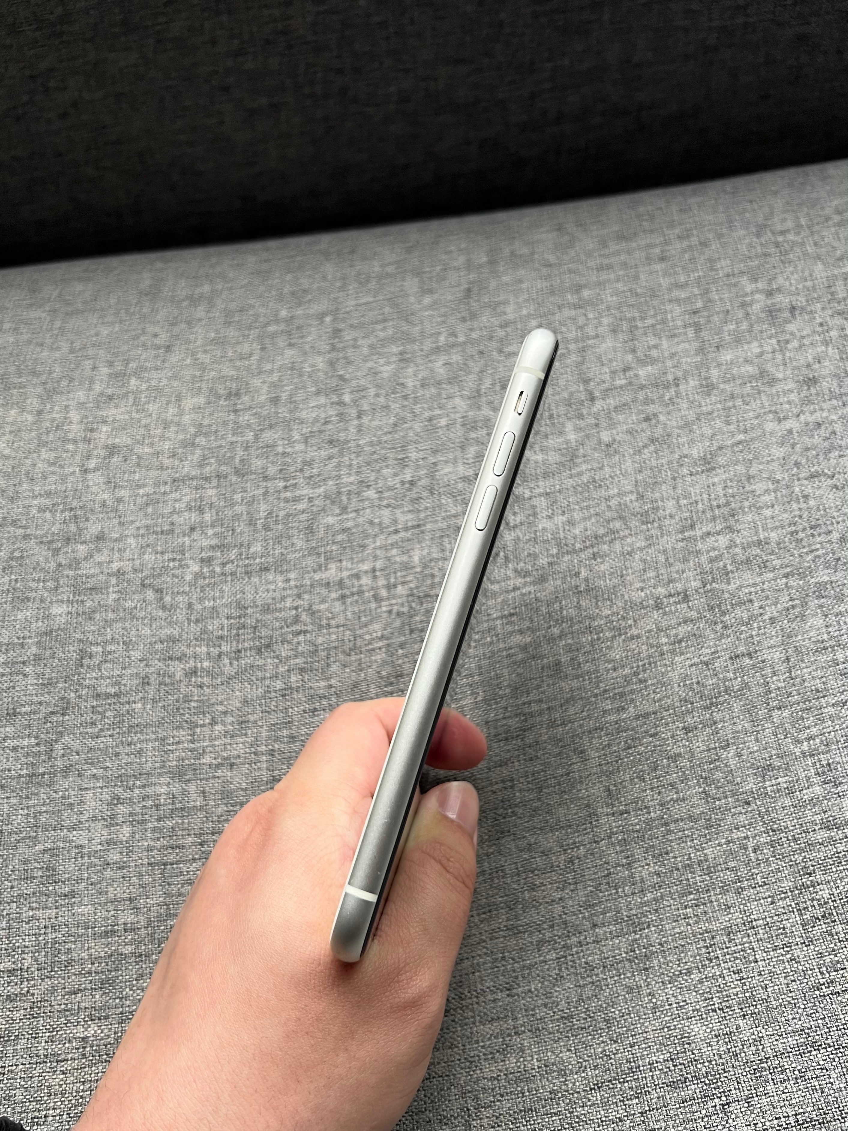 iPhone11 128G 白色，成色9新，包换全新电池，单机，店保三个月非人为