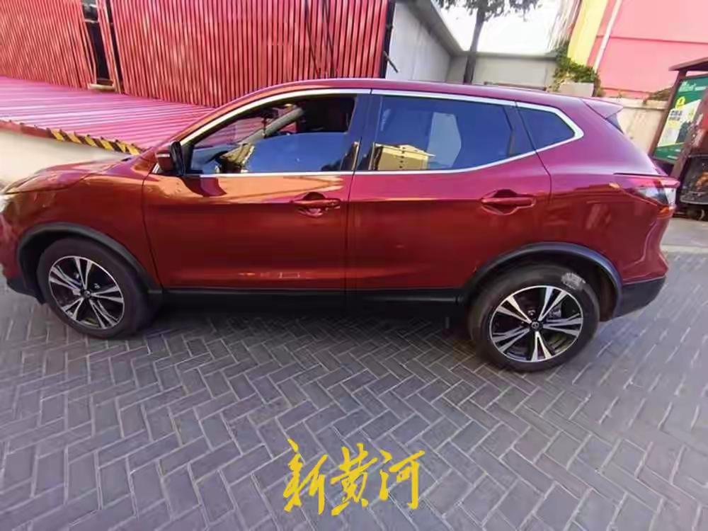 河北承德，男硕士和女子网恋奔现，初次见面时，两人在车上搂抱亲吻，还一起去买了避孕