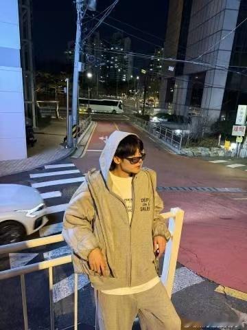 檀健次演唱会前失声檀健次说不能去就挂着吊瓶去 从来没见过这么宠粉的艺人，失声都不