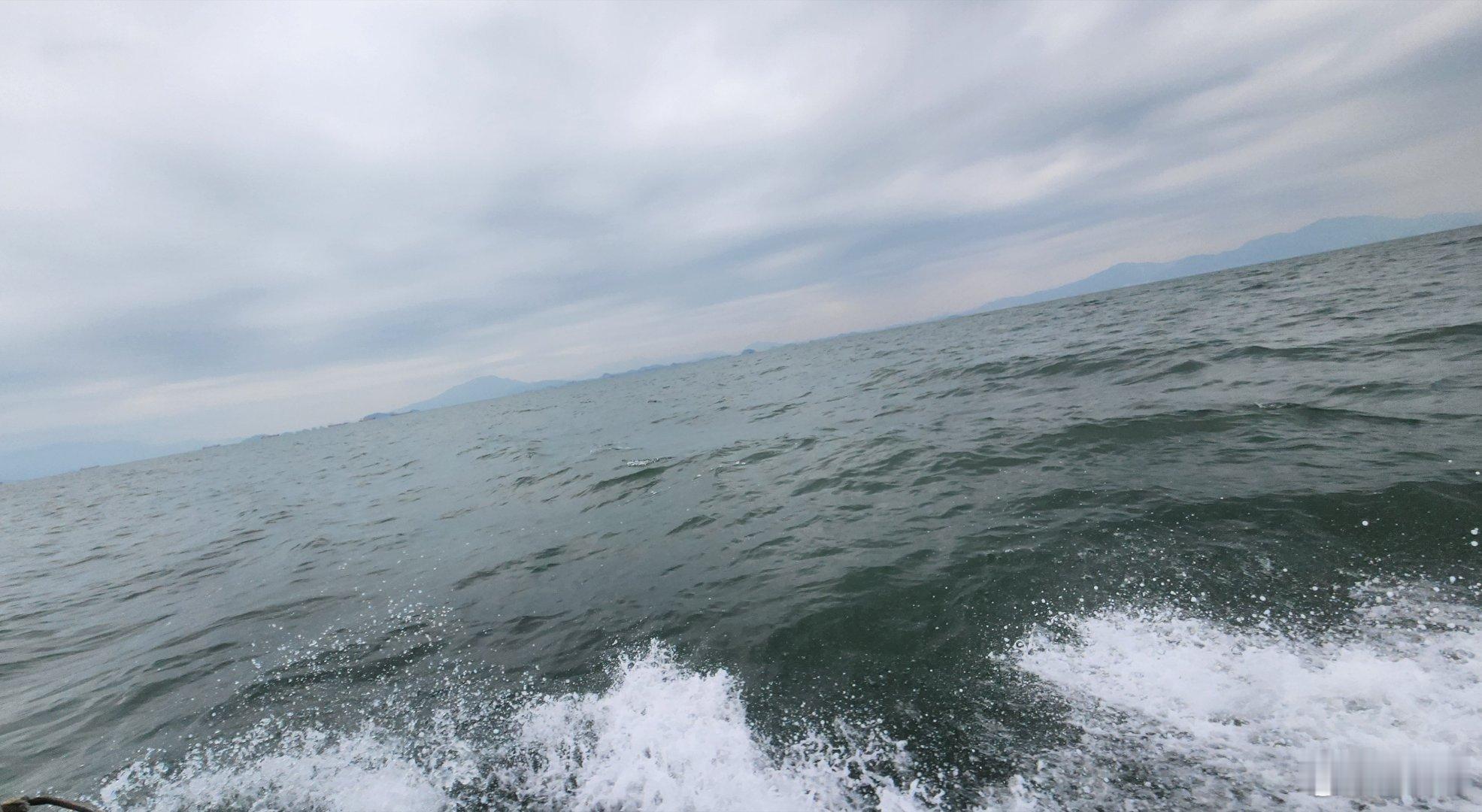 周末遛娃，这次是在海边沙滩 🏖  ​​​