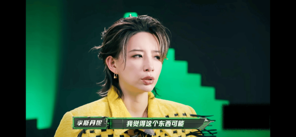 李斯丹妮说唱巅峰首战首胜从前熟悉舞台唱跳的李斯丹妮，如今在说唱赛场开启全新赛道，