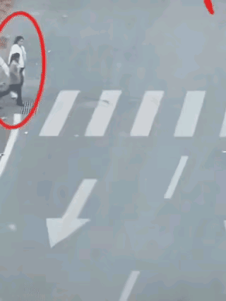 我觉得车主做的没问题啊，是为她的安全着想啊！[害羞]