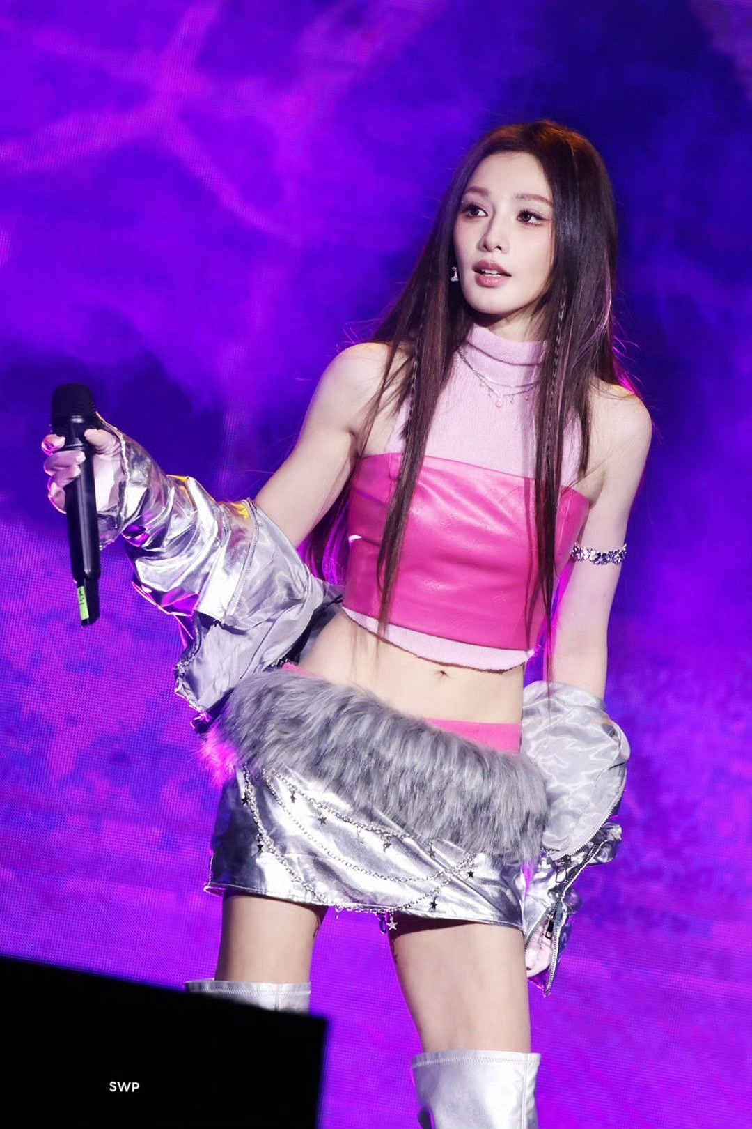 彭小苒 QQ秀彭小苒好像在玩千禧年的QQ秀，每一套都好爱！粉色都可以轻松拿捏 